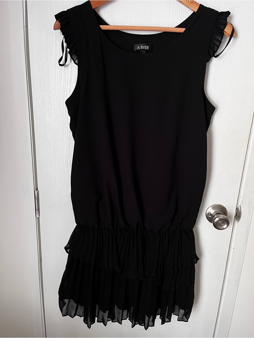 A. Byer Black Sleeveless Ruffle Hem Dress Large